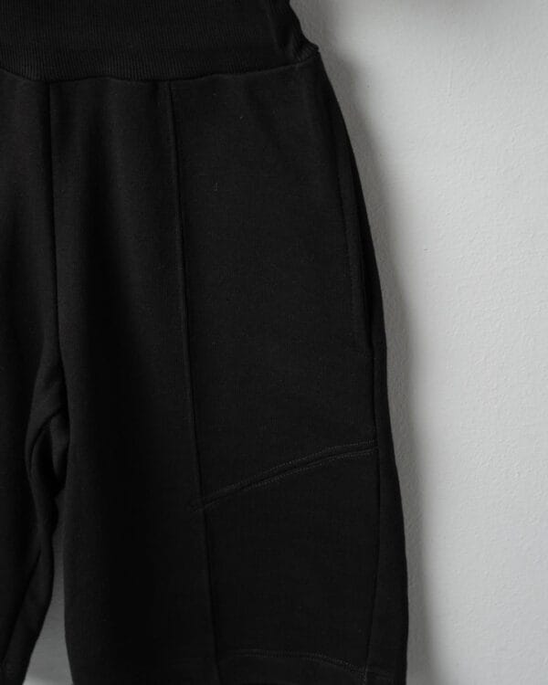 Παιδικό σετ λευκό-μαύρο με σορτς - Image 3