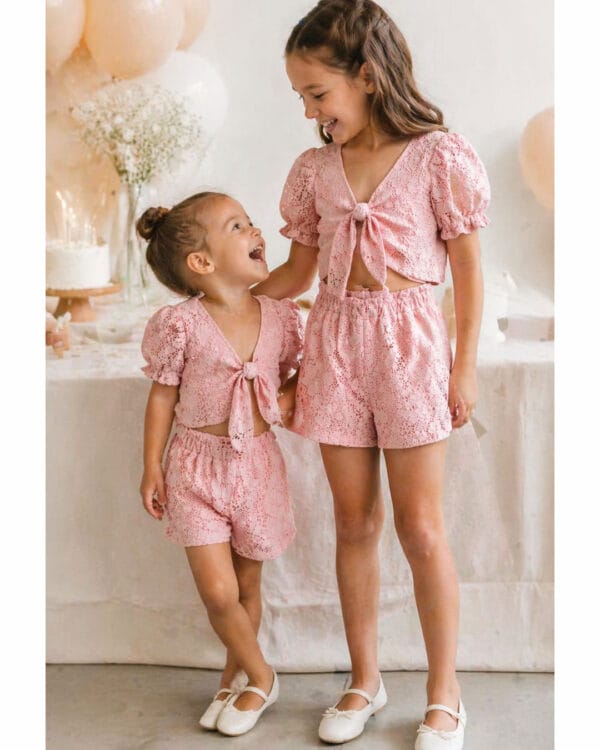 Παιδικό σετ total ροζ πούδρας δαντελένιο με σορτς - Image 2